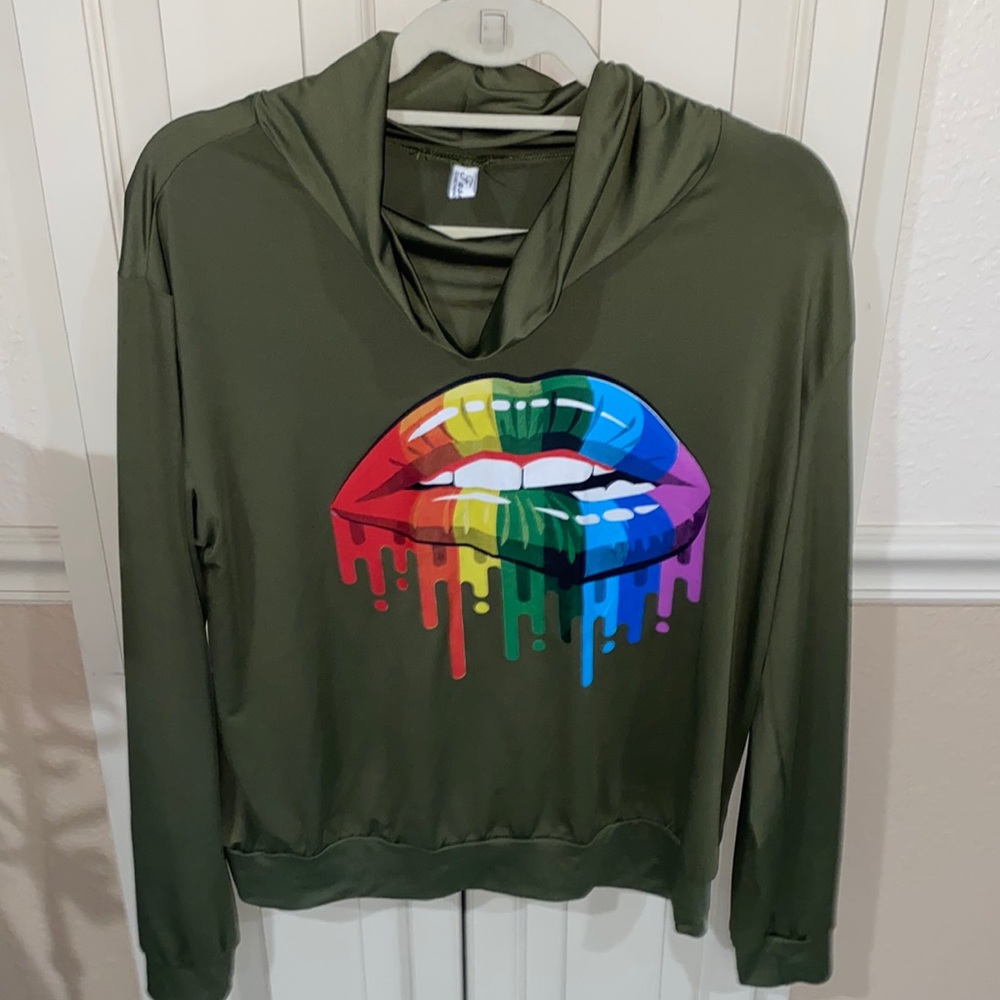 Long sleeve top with rainbow 🌈 kiss on front! Lightweight! Great condition!